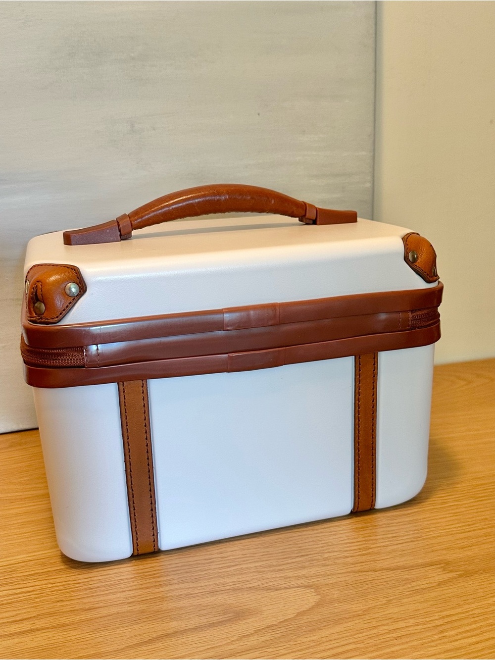 3-Piece Mark & Graham Terminal 1 Cosmetic Case, Concourse Cosmetic Case & Pouch - Picture 2 of 13